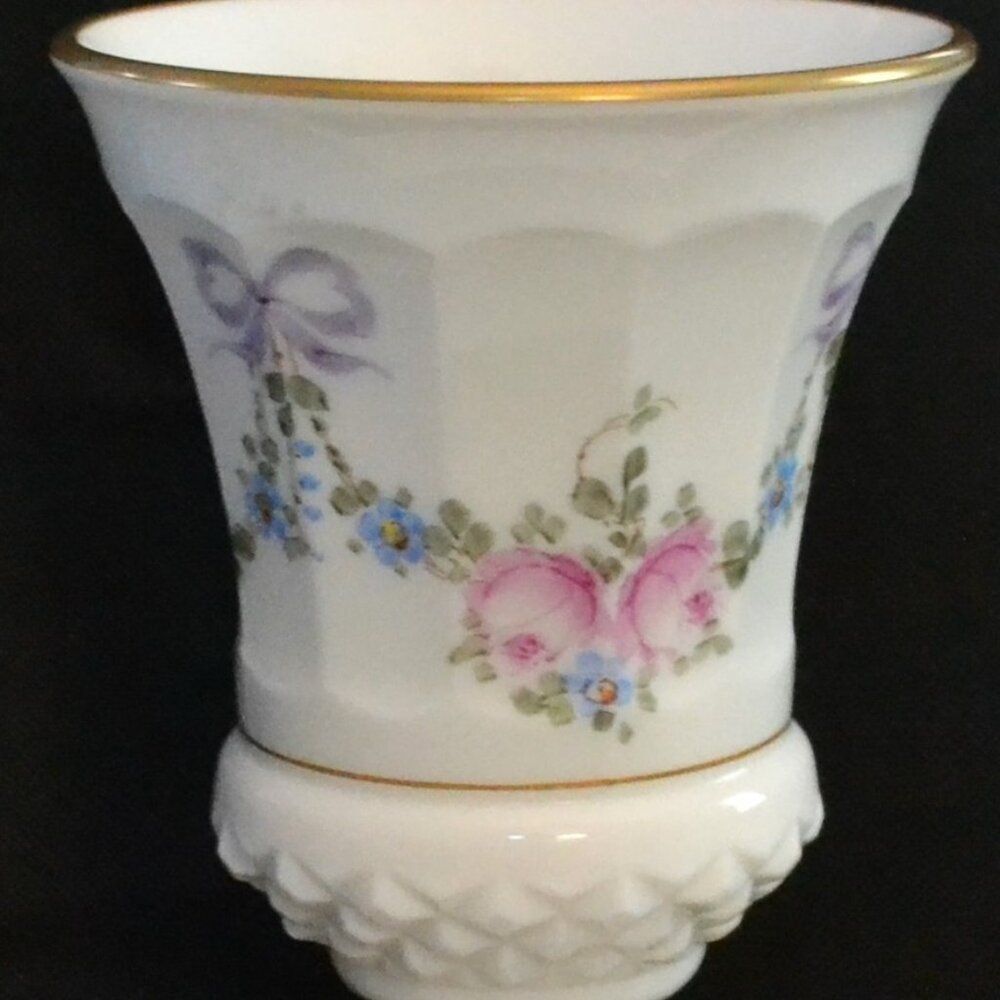 Vintage Westmoreland Milk Glass Vase/Urn With Hand Painted Roses Bows - Picture 3 of 5